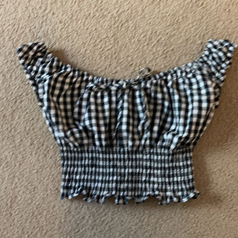 Brandy Melville Off-The-Shoulder Crop - Picture 2 of 2